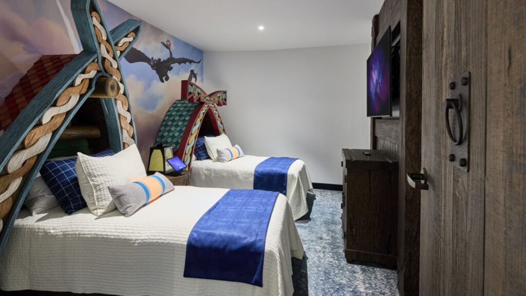 where to stay for Epic Universe